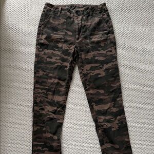 AG Adriano Goldschmied Women's Camouflage Caden Fatique Tailored Trouser Casual